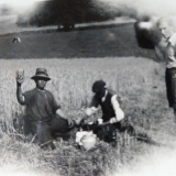 in 1948 nabij Frensjerhofke , werk op het land maakt hongerig